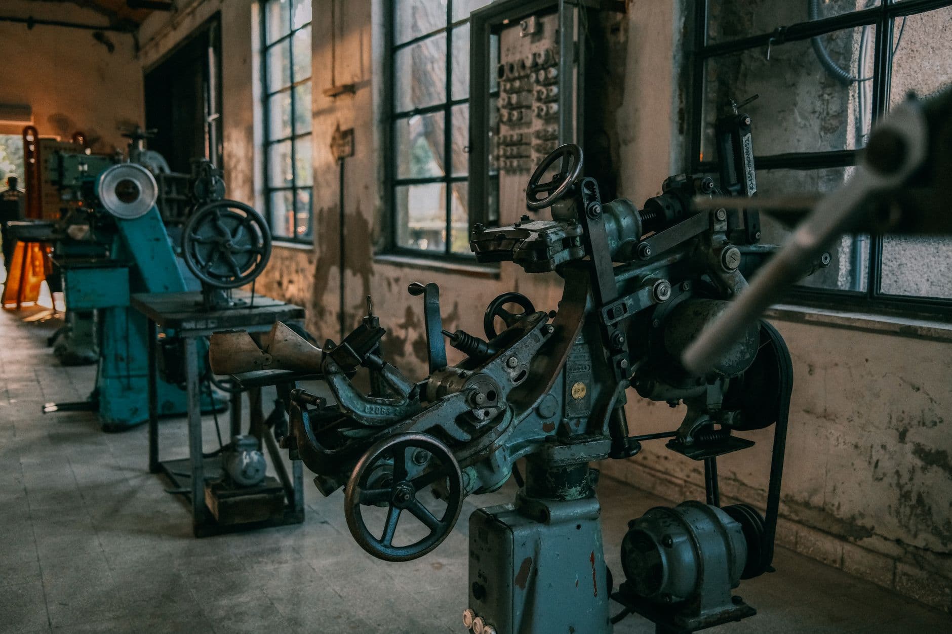 Industrielle Maschinen in einem Produktionsbetrieb