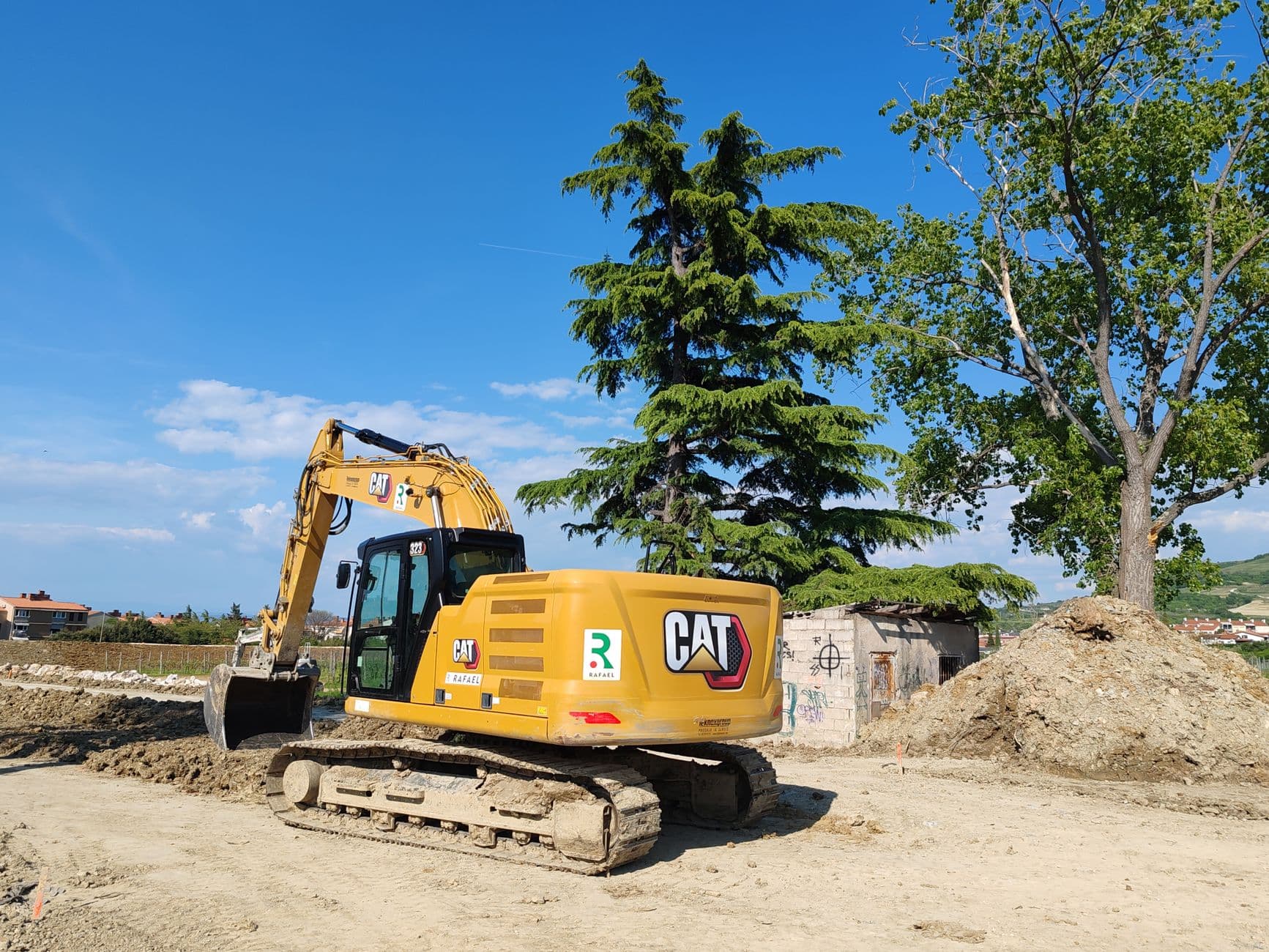 Bagger auf einer Tiefbau-Baustelle