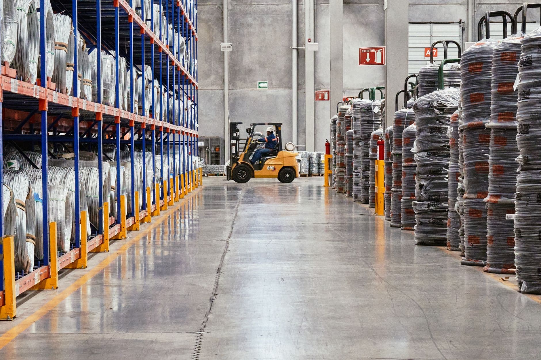 Gabelstapler in einem Logistiklager